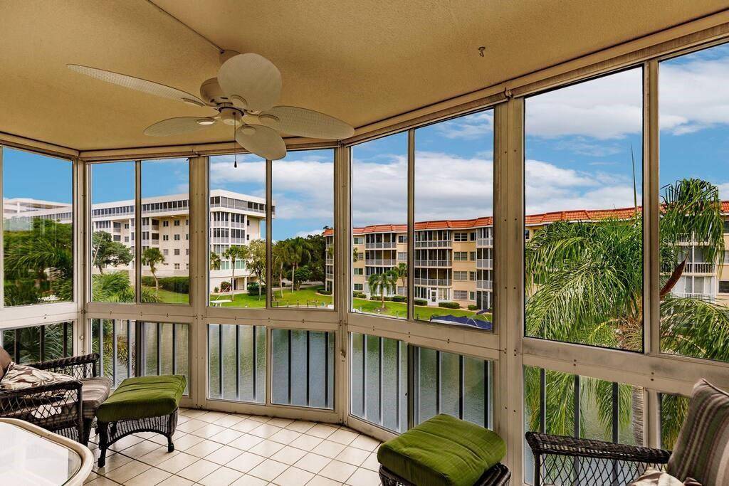 1250 N PORTOFINO DR #302, Sarasota, FL 34242