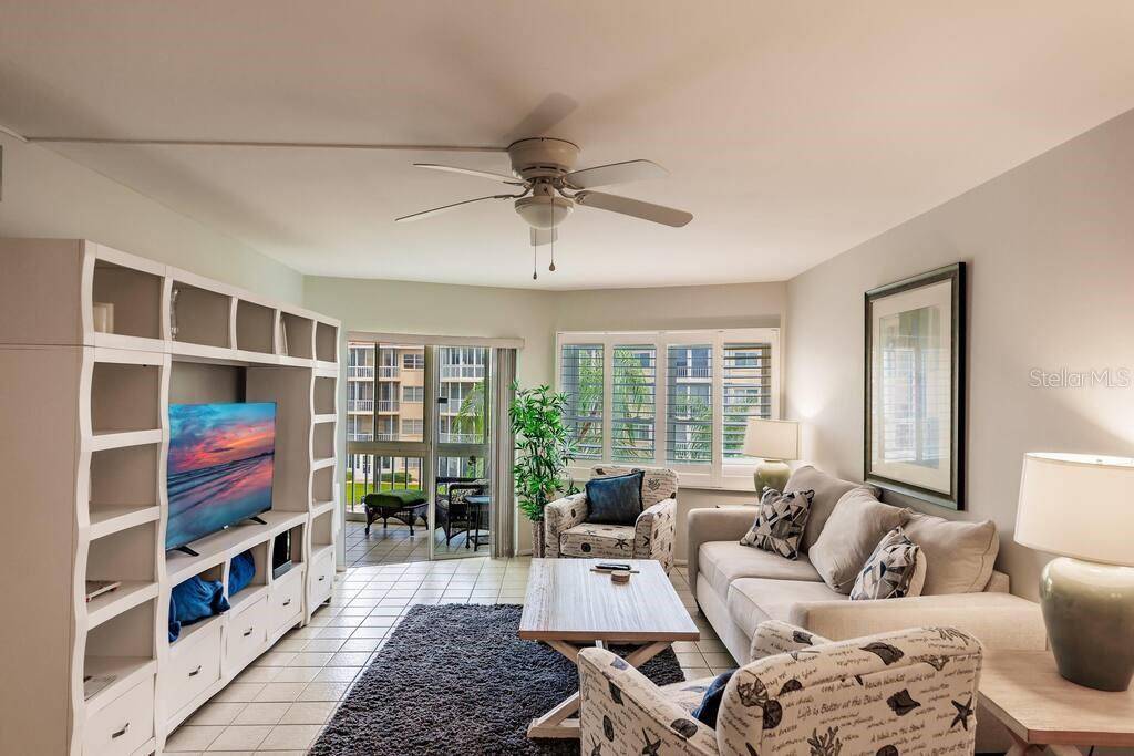 1250 N PORTOFINO DR #302, Sarasota, FL 34242