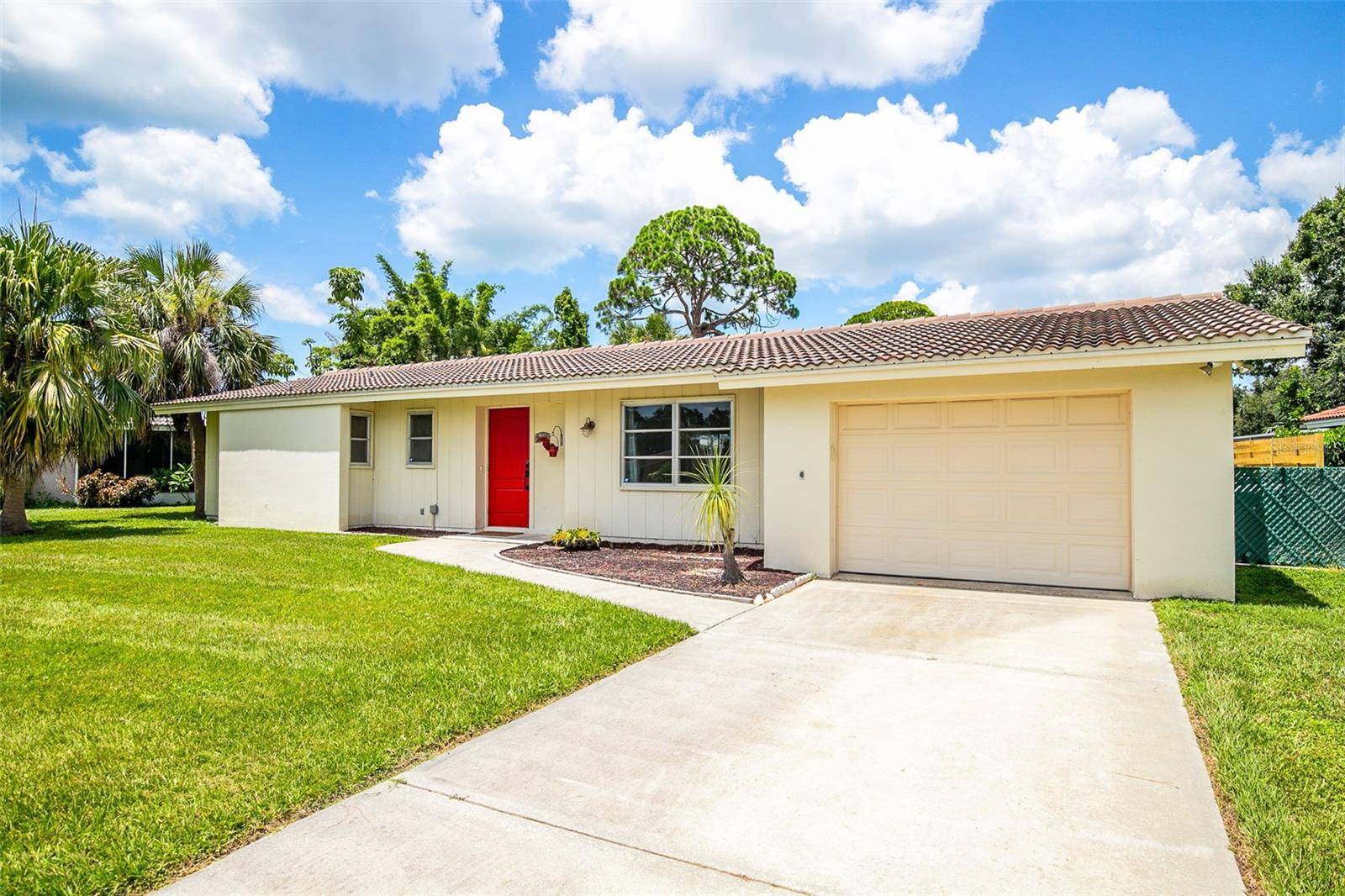 7460 MARIANA DR, Sarasota, FL 34231