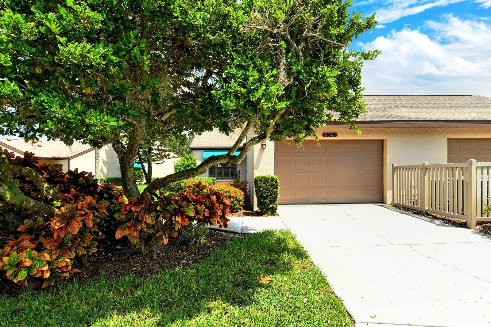 6041 CLUBSIDE DR #6041, Sarasota, FL 34243