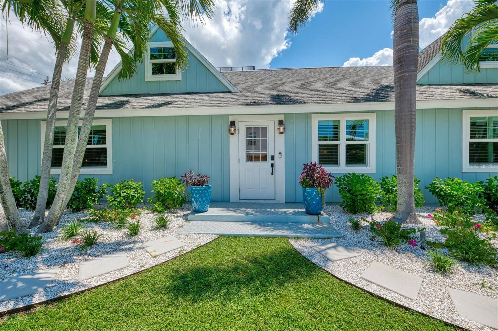 1100 POINT OF ROCKS RD, Sarasota, FL 34242
