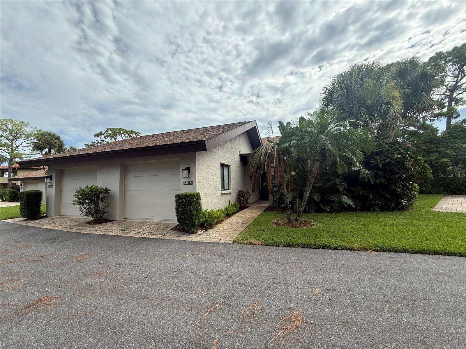 3102 WINDRUSH BOURNE #4, Sarasota, FL 34235