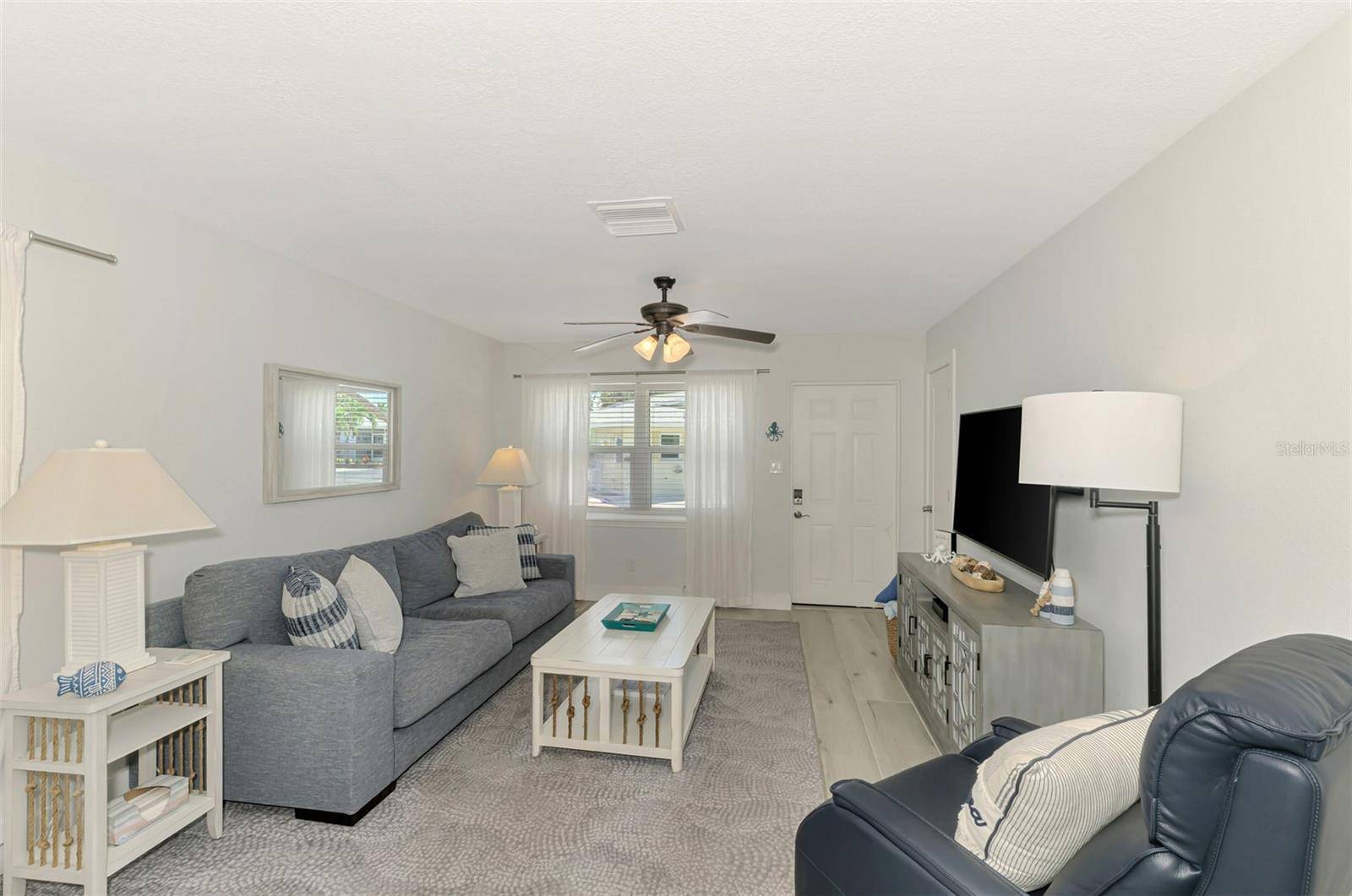 1137 N MOONMIST CT #L-7, Sarasota, FL 34242