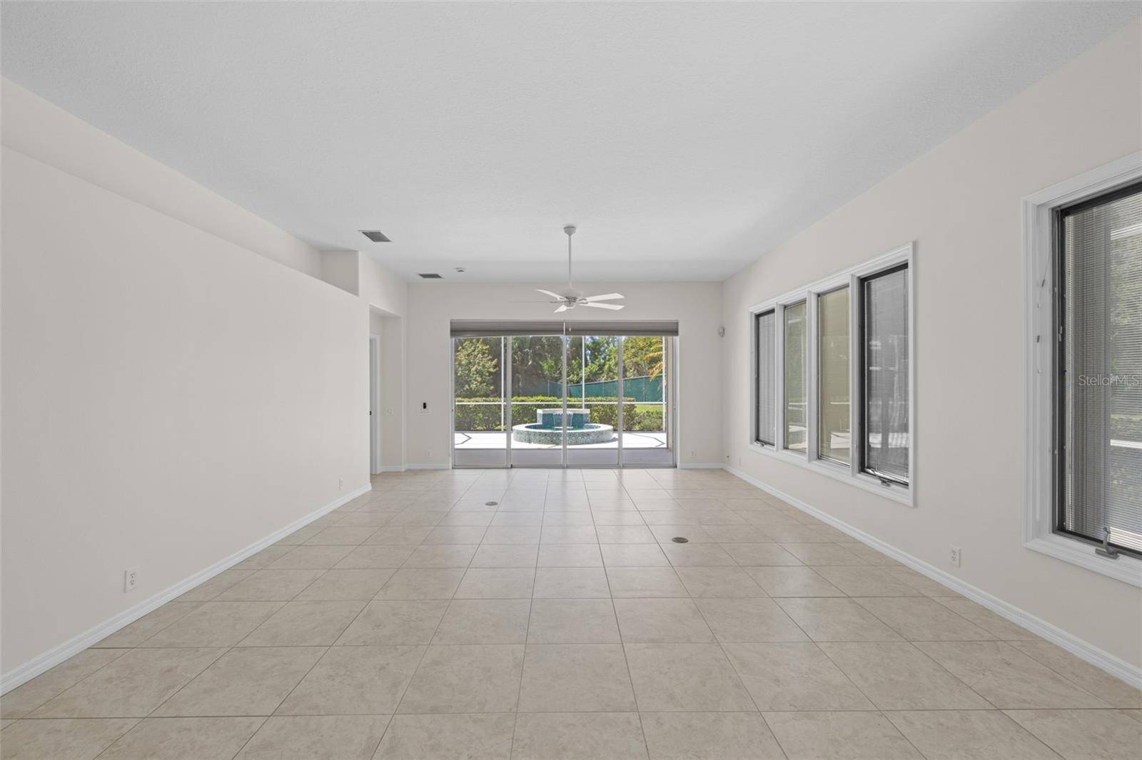 8628 54TH AVENUE CIR E, Bradenton, FL 34211