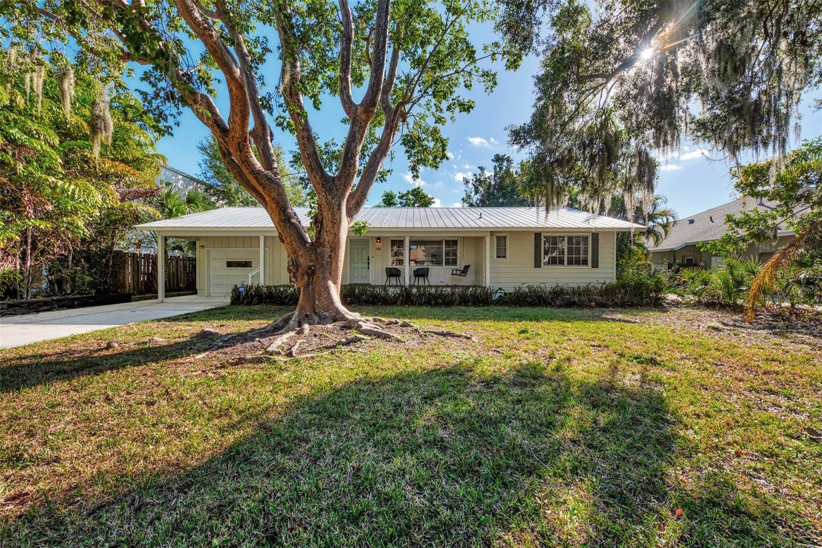 1726 FLOYD ST, Sarasota, FL 34239