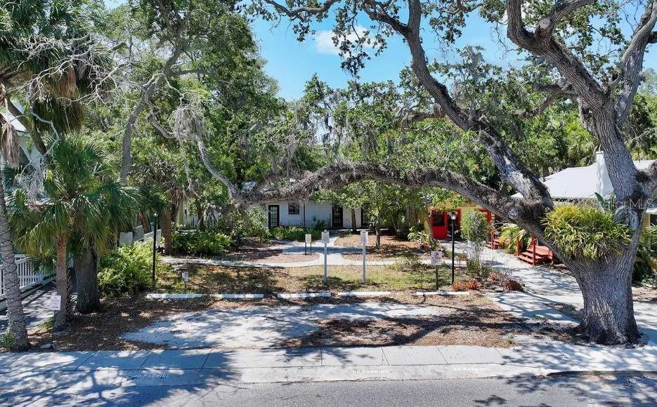 1930 ADAMS LN, Sarasota, FL 34236