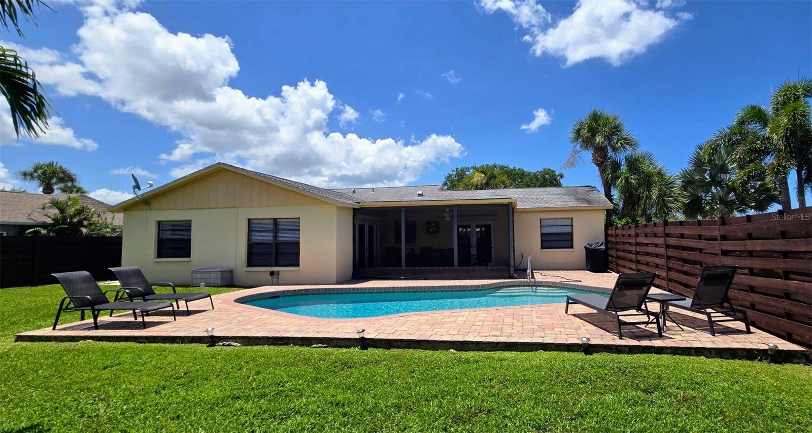 3803 EASTON ST, Sarasota, FL 34238