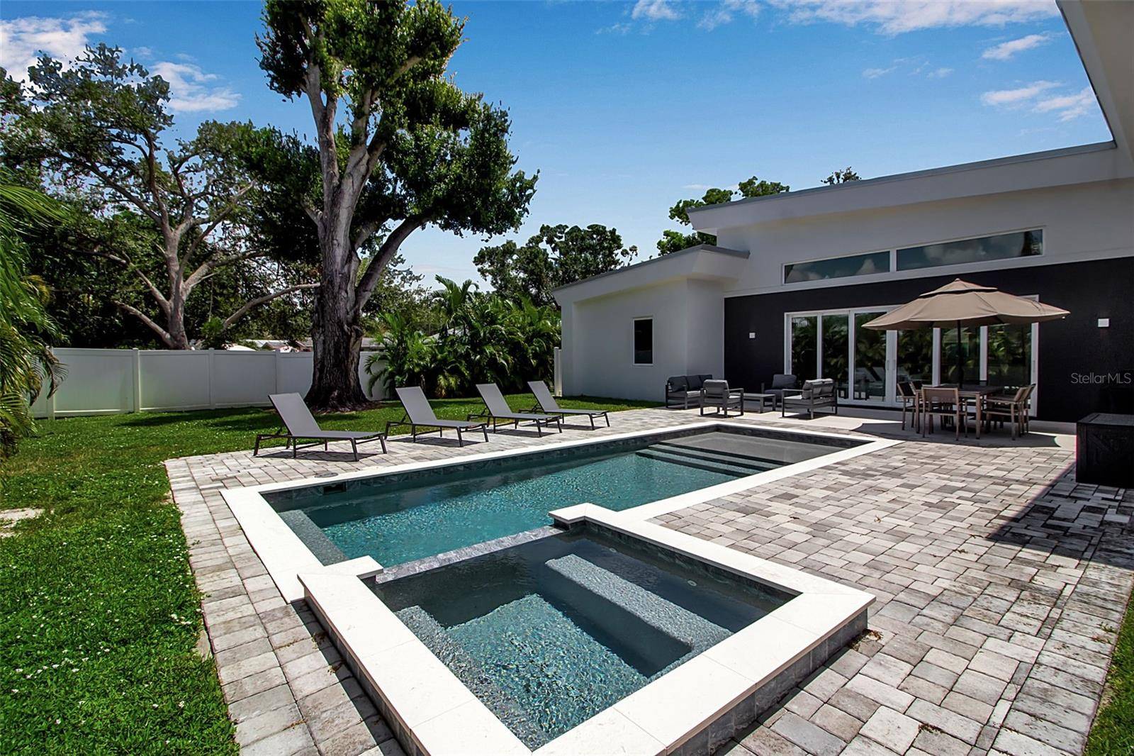2231 WOOD ST, Sarasota, FL 34237