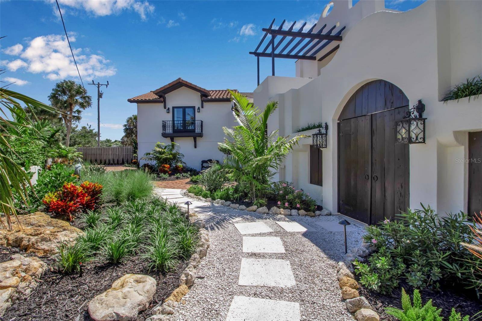 121 N CASEY KEY RD, Osprey, FL 34229