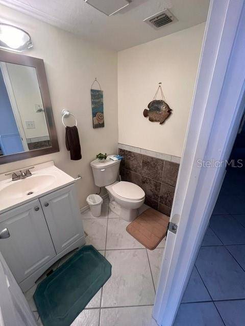 1614 STICKNEY POINT RD #102, Sarasota, FL 34231