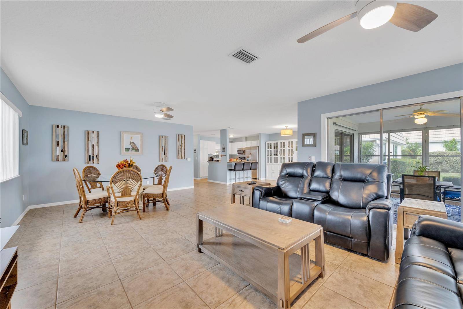 2401 RIVERBLUFF Pkwy #V240, Sarasota, FL 34231