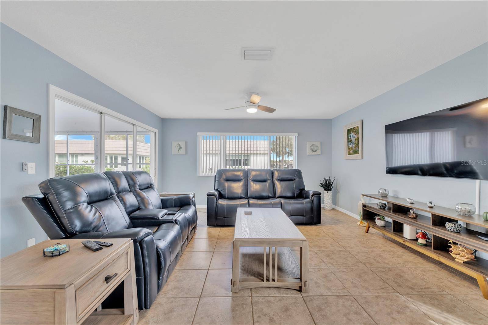 2401 RIVERBLUFF Pkwy #V240, Sarasota, FL 34231