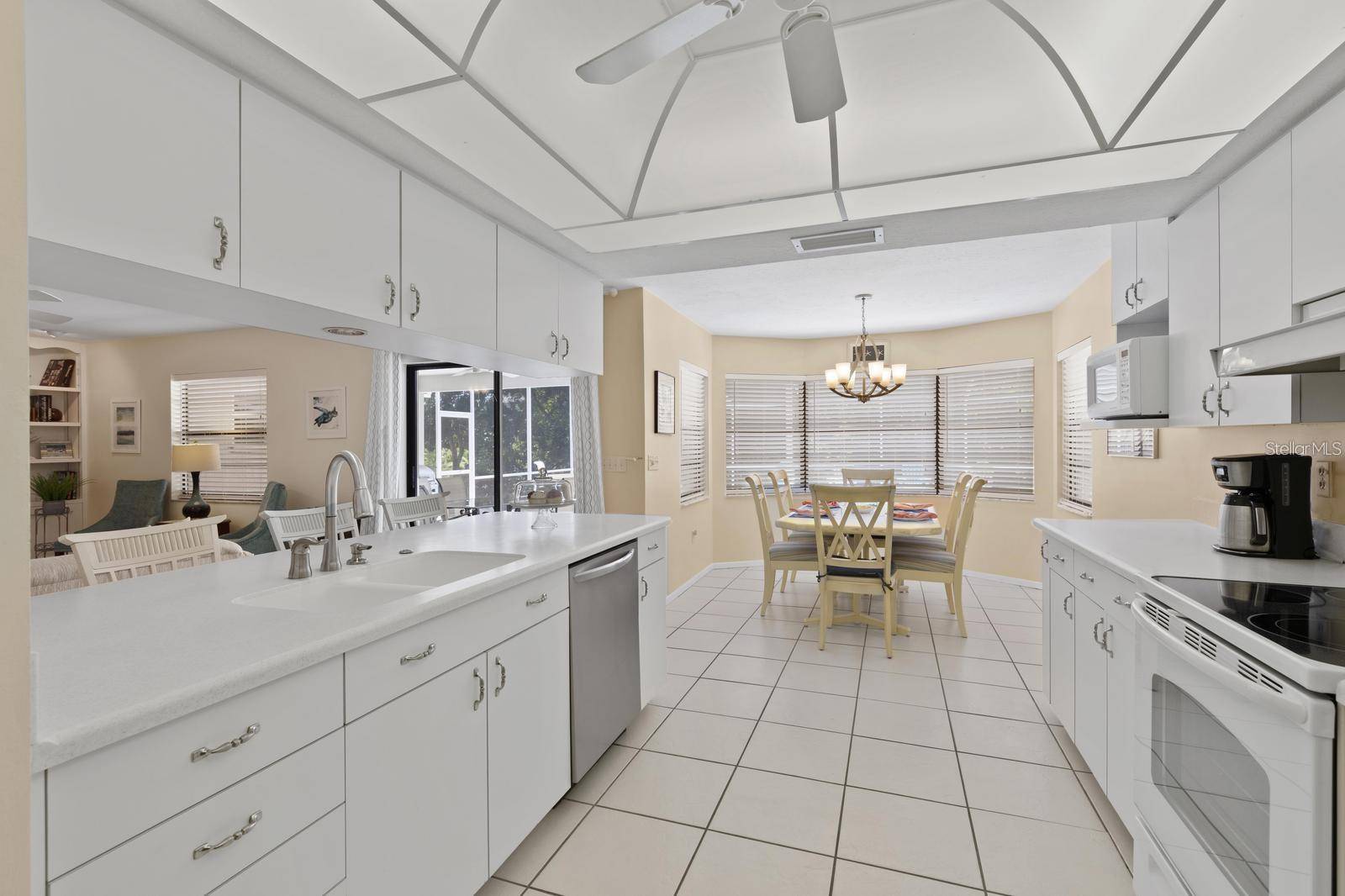 1895 BUCCANEER CIR, Sarasota, FL 34231