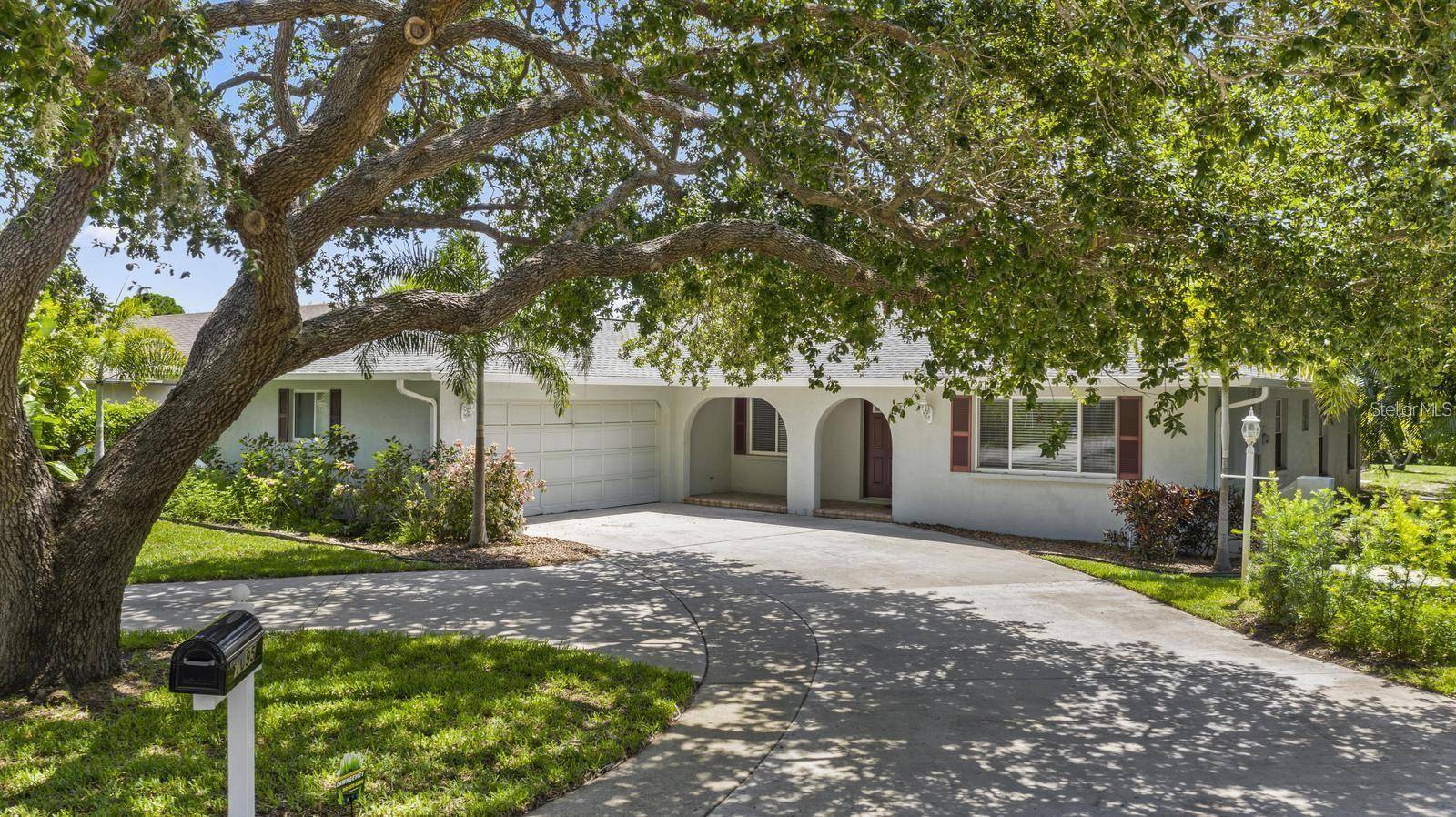 1895 BUCCANEER CIR, Sarasota, FL 34231