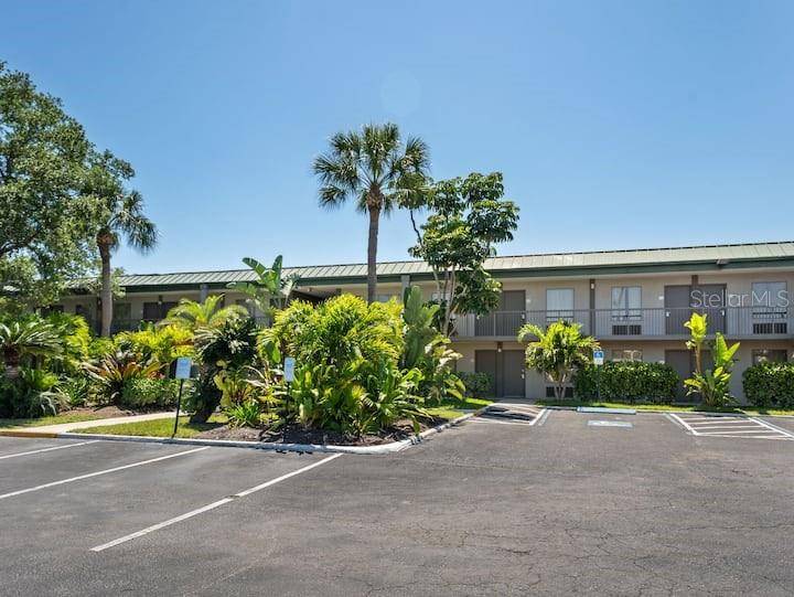 7150 N TAMIAMI TRL #S-613, Sarasota, FL 34243