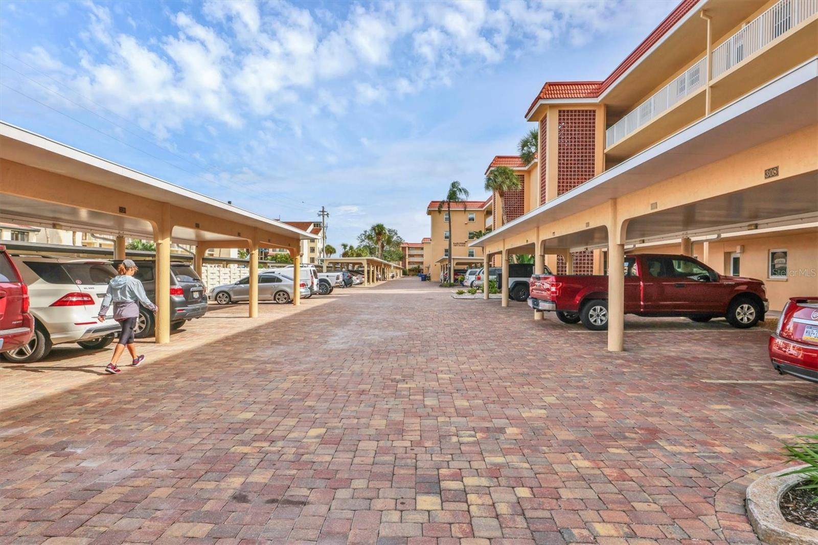 1250 N PORTOFINO DR #303, Sarasota, FL 34242