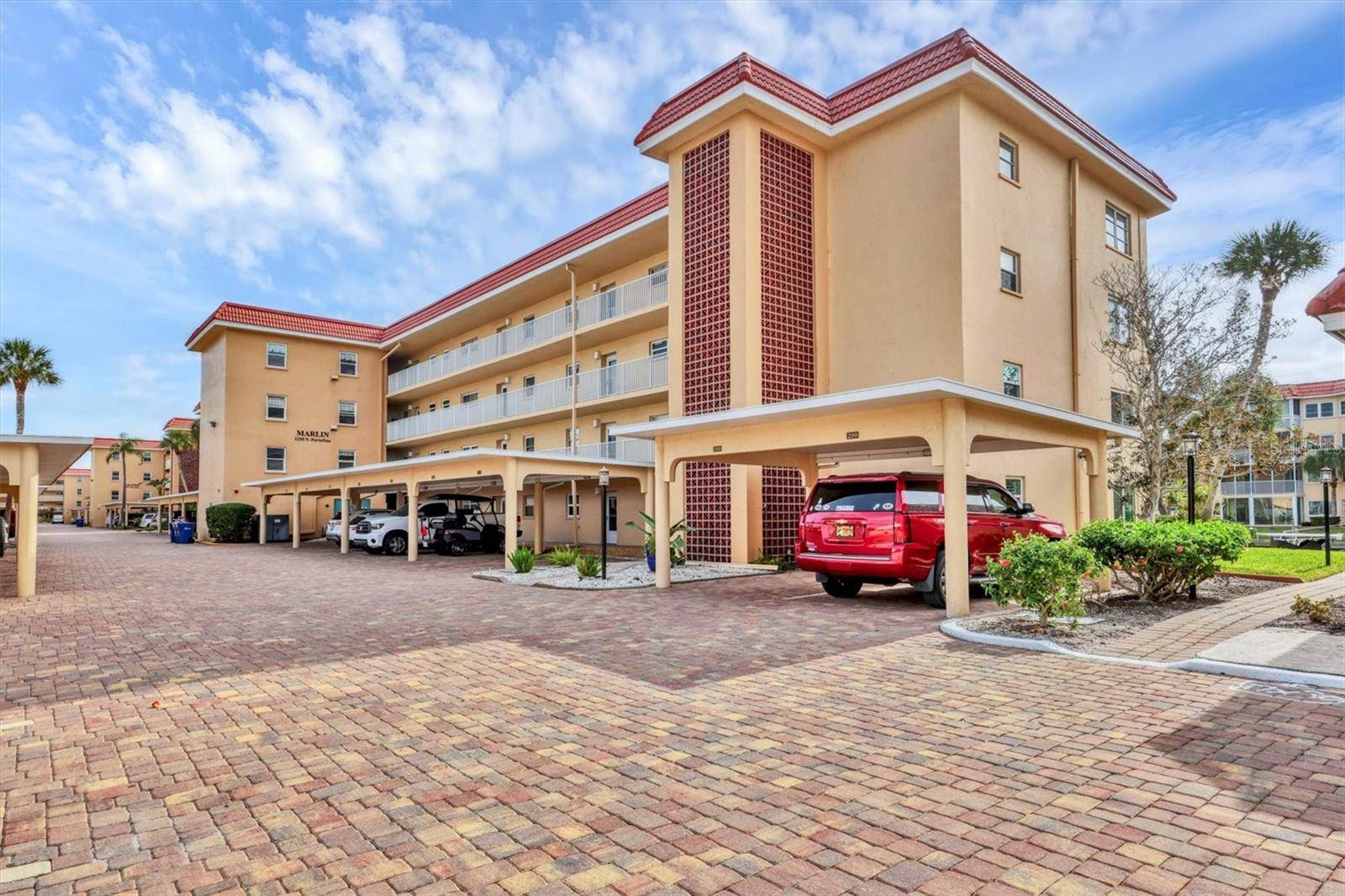 1250 N PORTOFINO DR #303, Sarasota, FL 34242