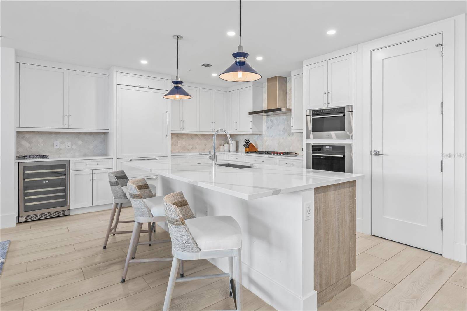 1035 SEASIDE DR #404, Sarasota, FL 34242