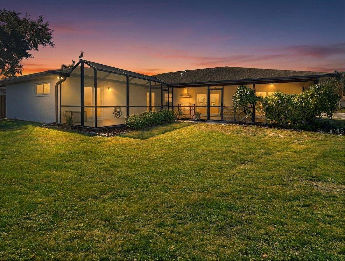 2042 COUNTRY MEADOWS PL, Sarasota, FL 34235
