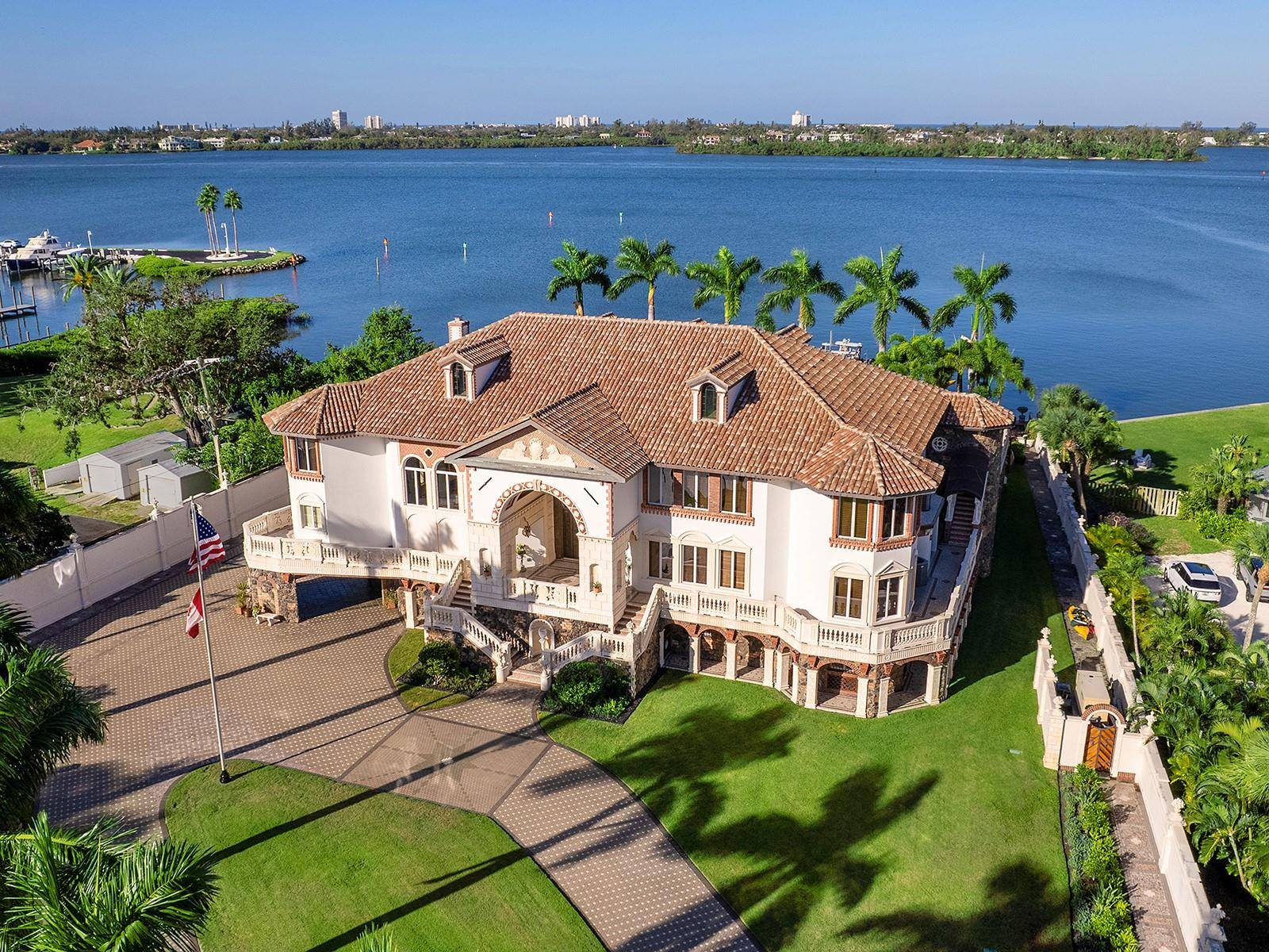1310 S LAKE SHORE DR, Sarasota, FL 34231