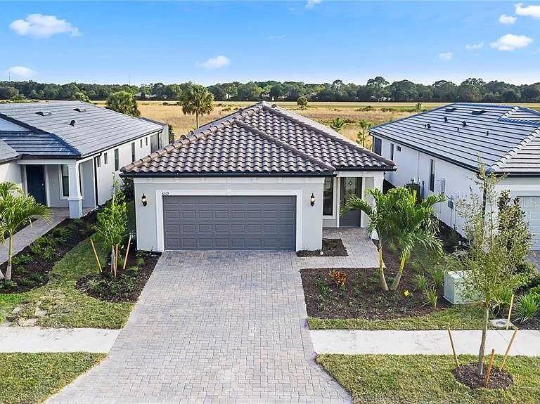 6319 CRESTED EAGLE LN, Nokomis, FL 34275
