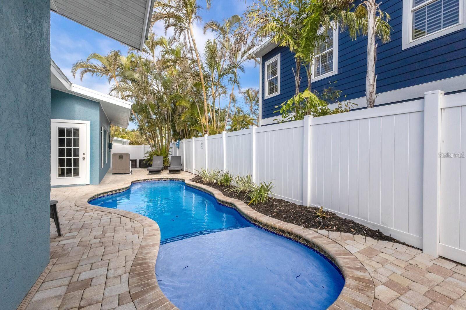 6201 HOLMES BLVD, Holmes Beach, FL 34217