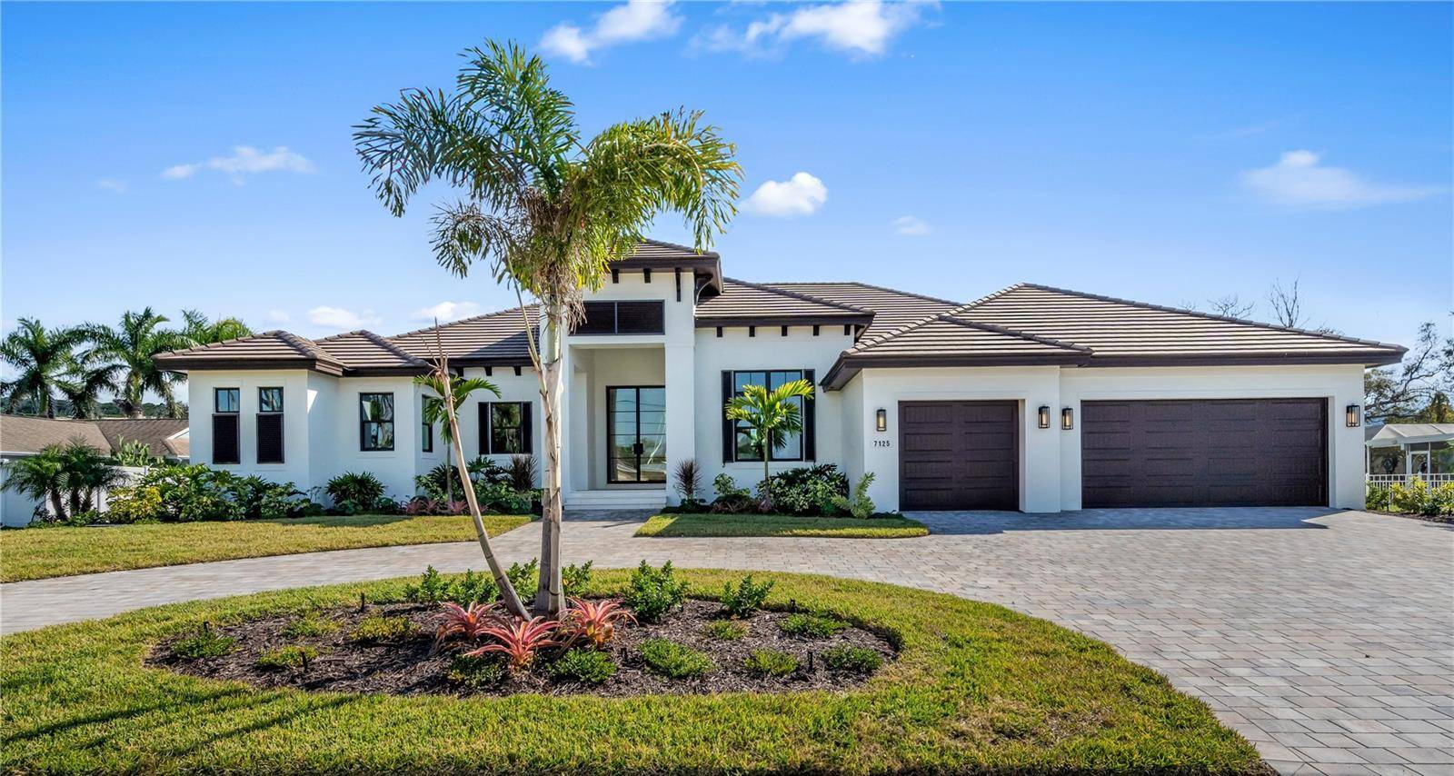 7125 WESTMORELAND DR, Sarasota, FL 34243