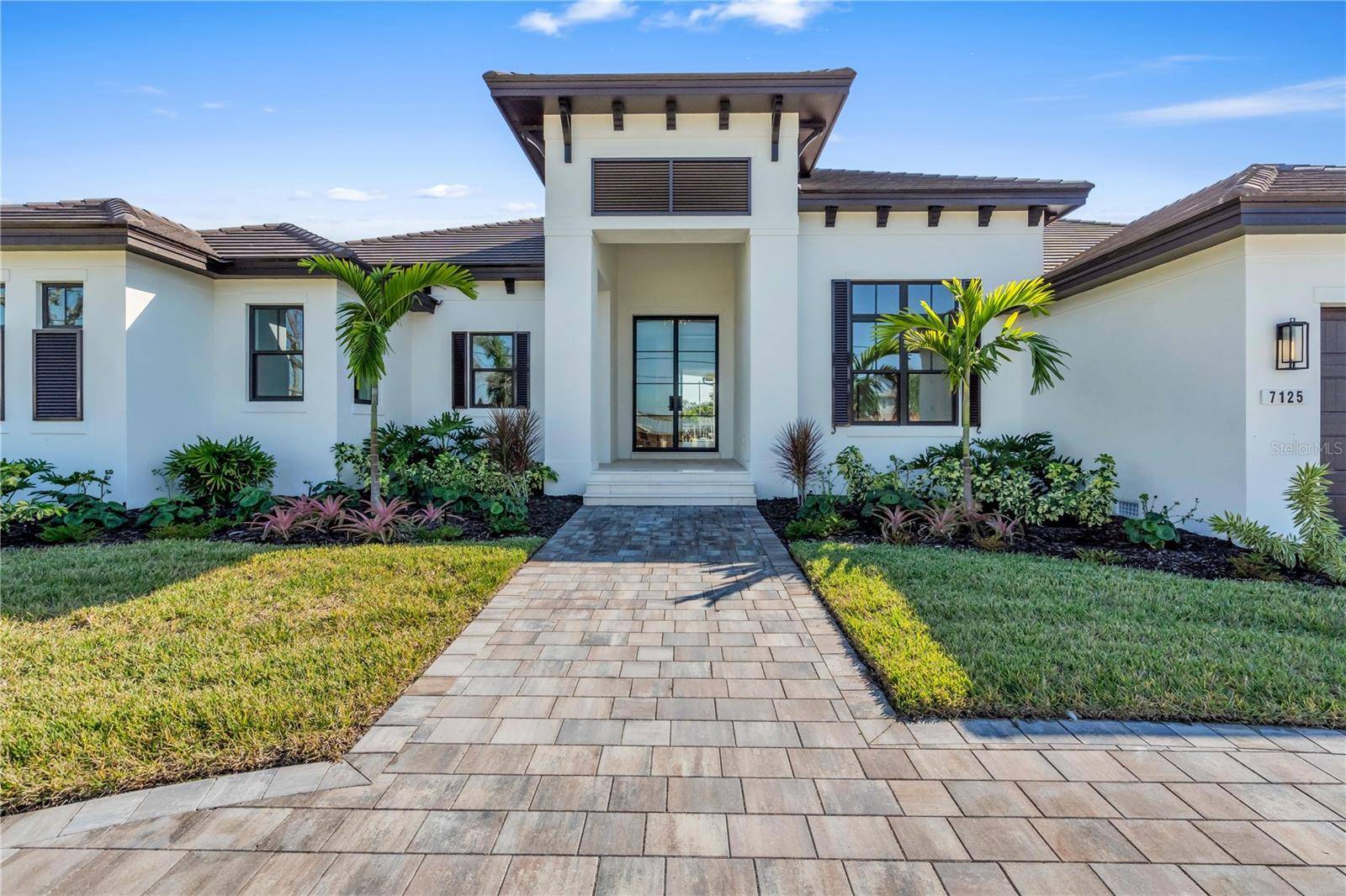 7125 WESTMORELAND DR, Sarasota, FL 34243