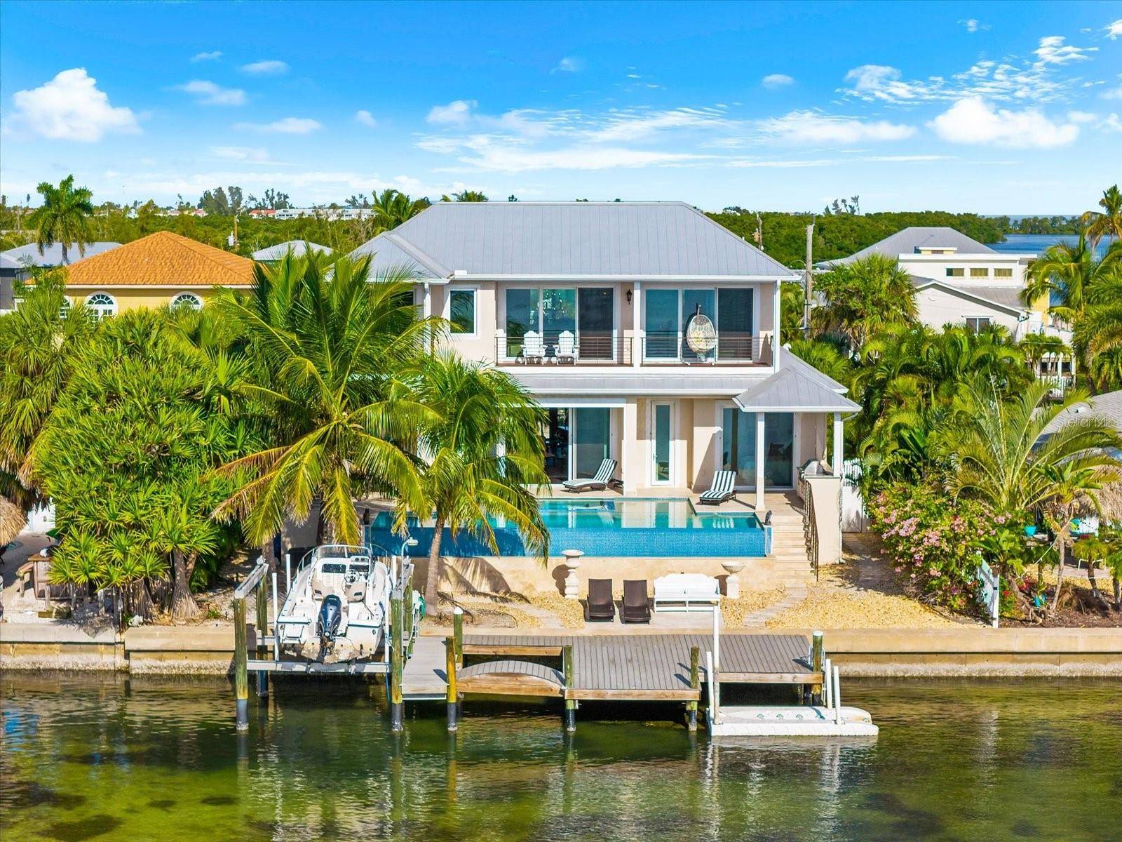 511 BAYVIEW DR, Holmes Beach, FL 34217