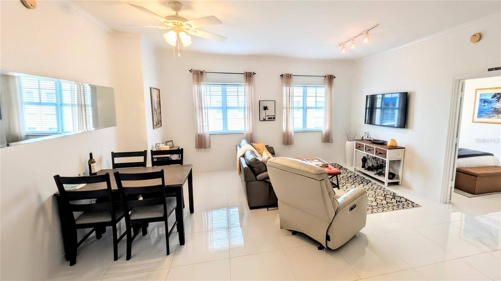 1064 N TAMIAMI TRL #1606, Sarasota, FL 34236