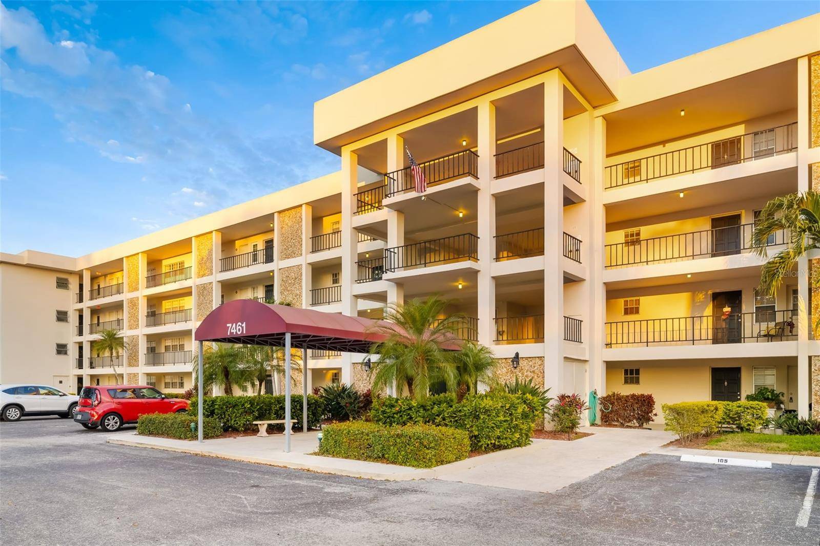 7461 W COUNTRY CLUB DR #404, Sarasota, FL 34243