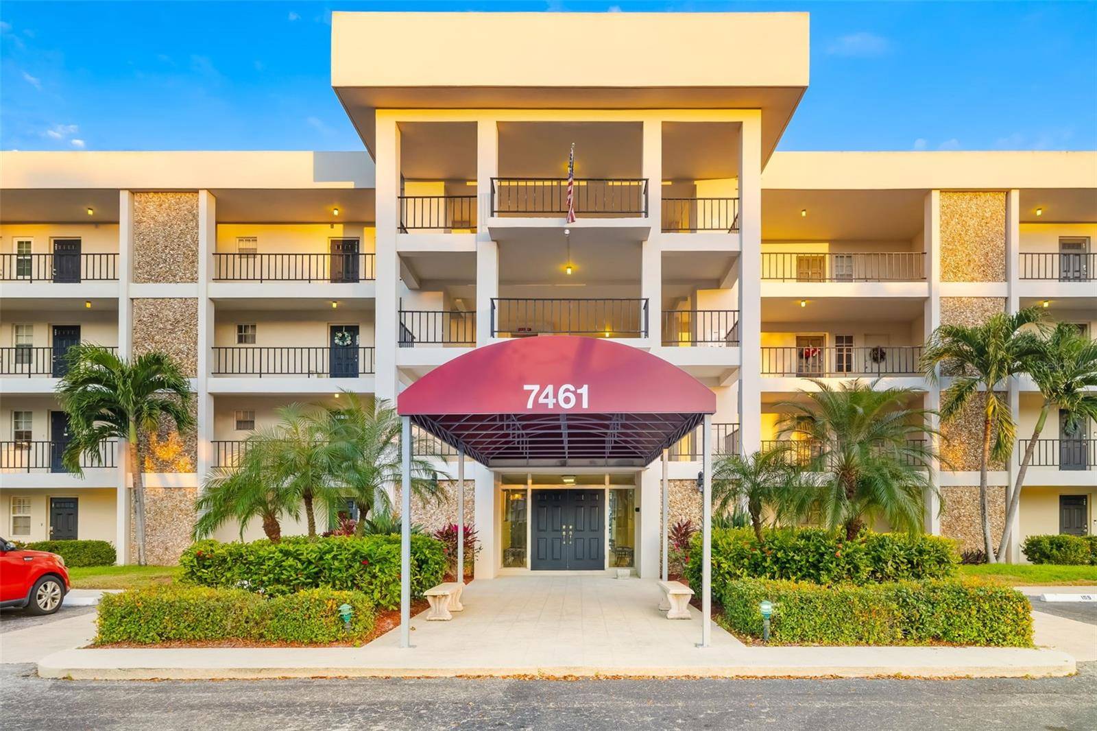 7461 W COUNTRY CLUB DR #404, Sarasota, FL 34243
