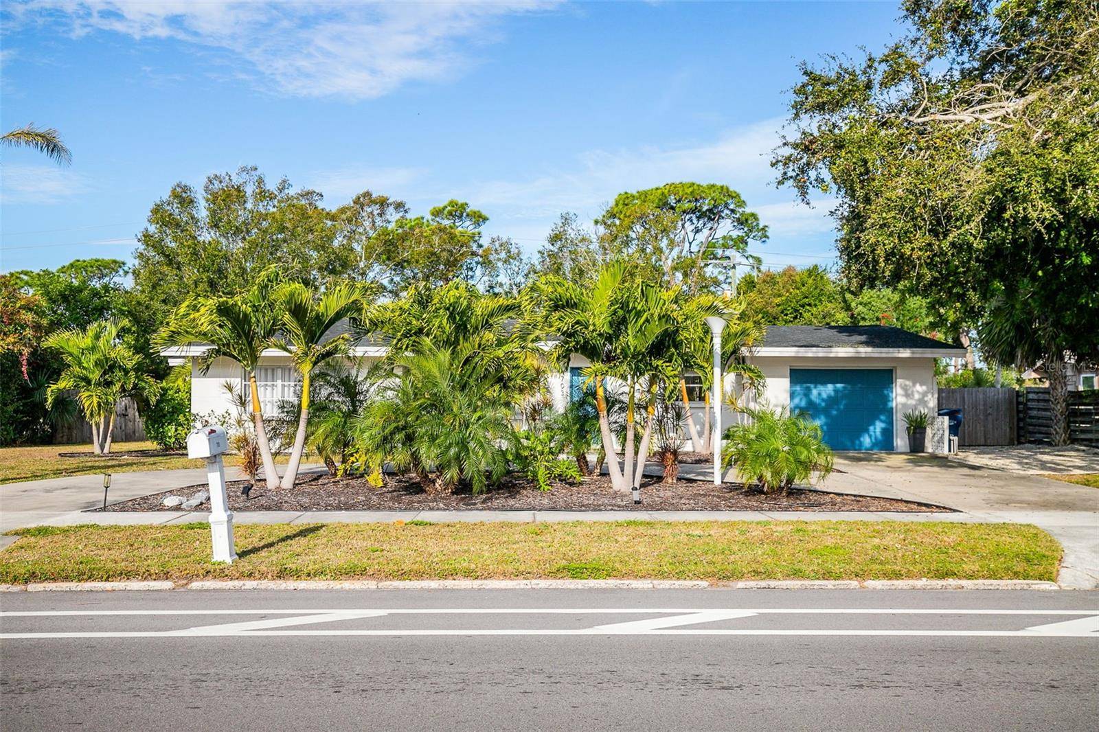 703 WHITFIELD AVE, Sarasota, FL 34243