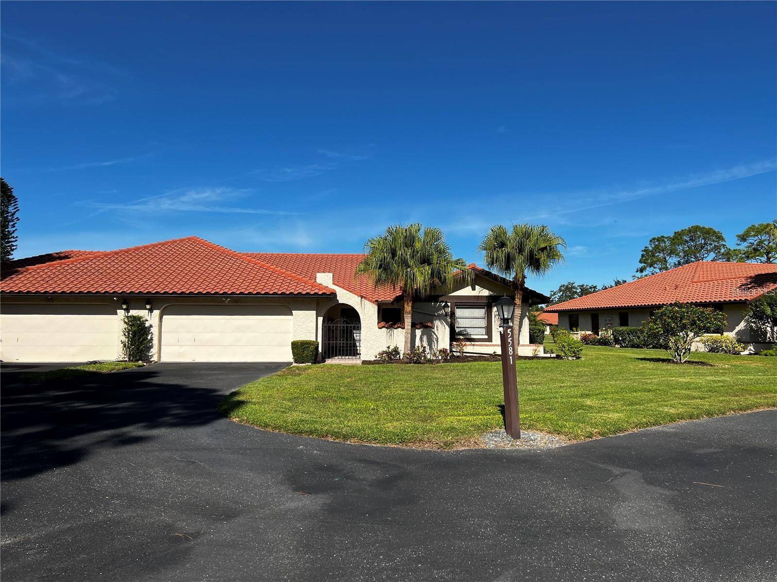 5581 GOLF POINTE DR, Sarasota, FL 34243