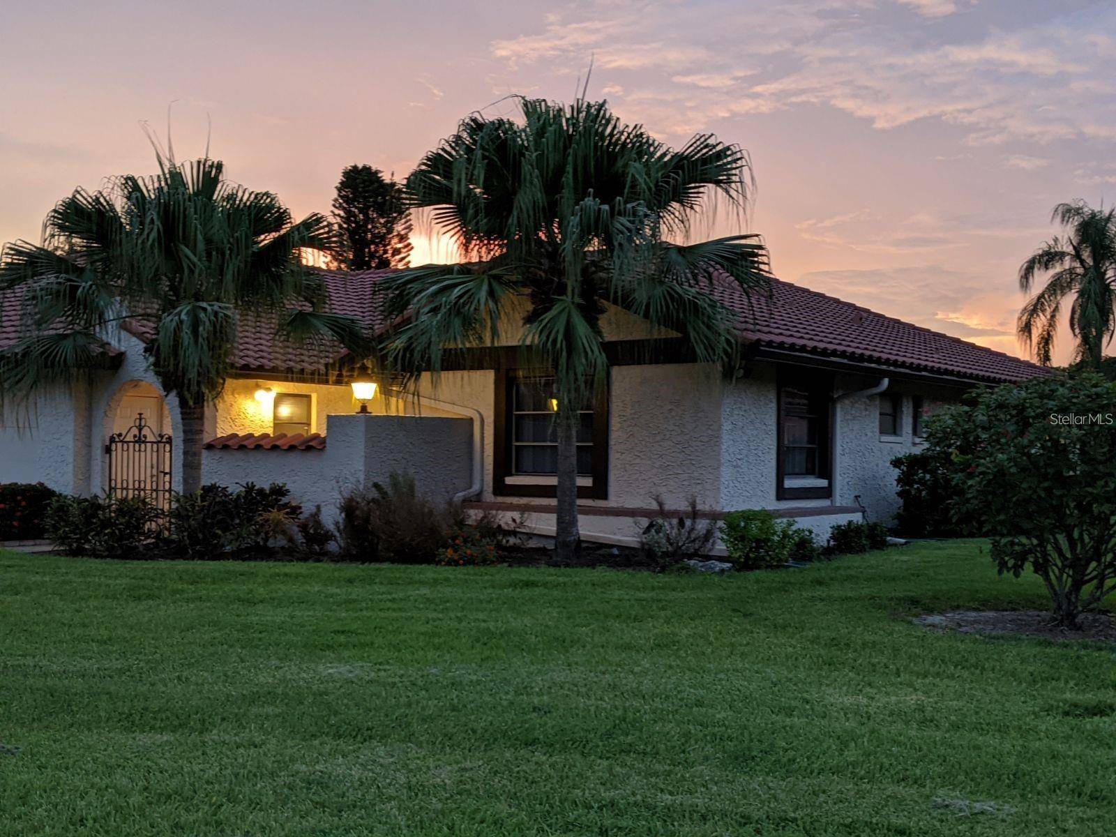 5581 GOLF POINTE DR, Sarasota, FL 34243