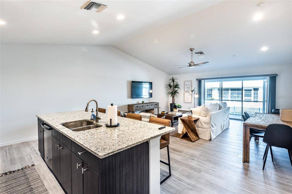 215 LEWIS CIR #112, Punta Gorda, FL 33950