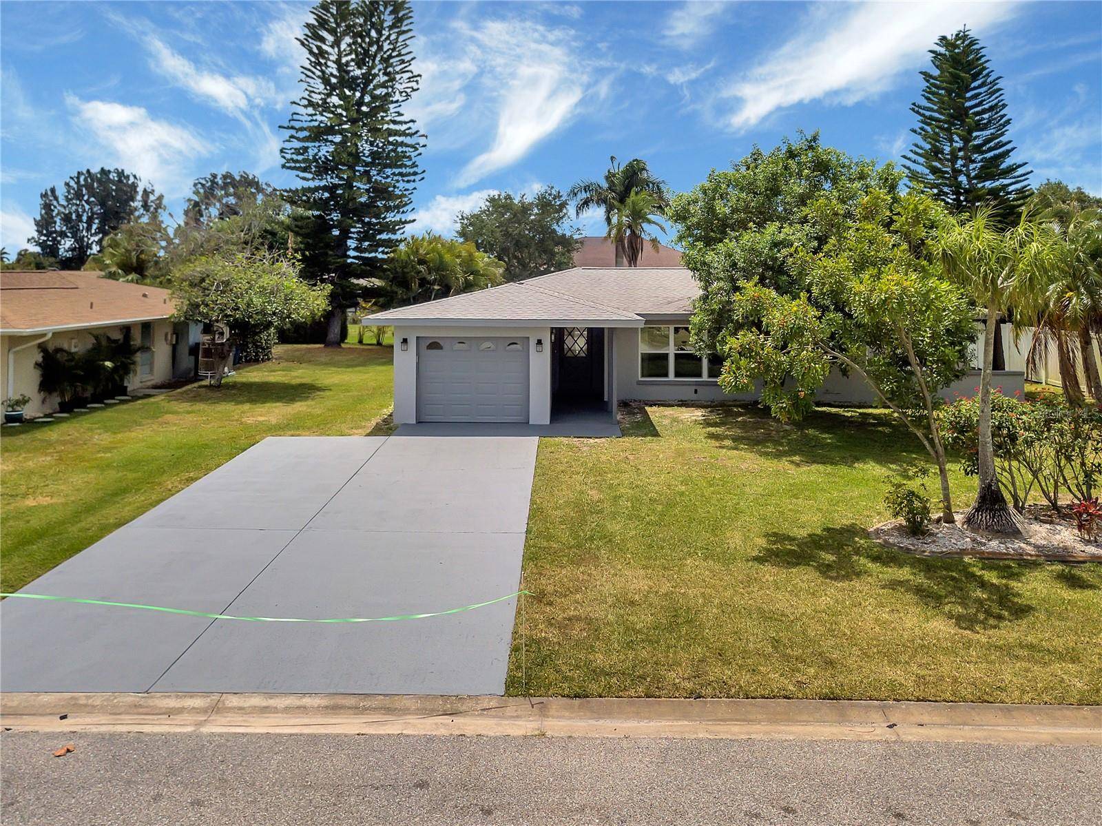 60 GOLFVIEW RD, Rotonda West, FL 33947