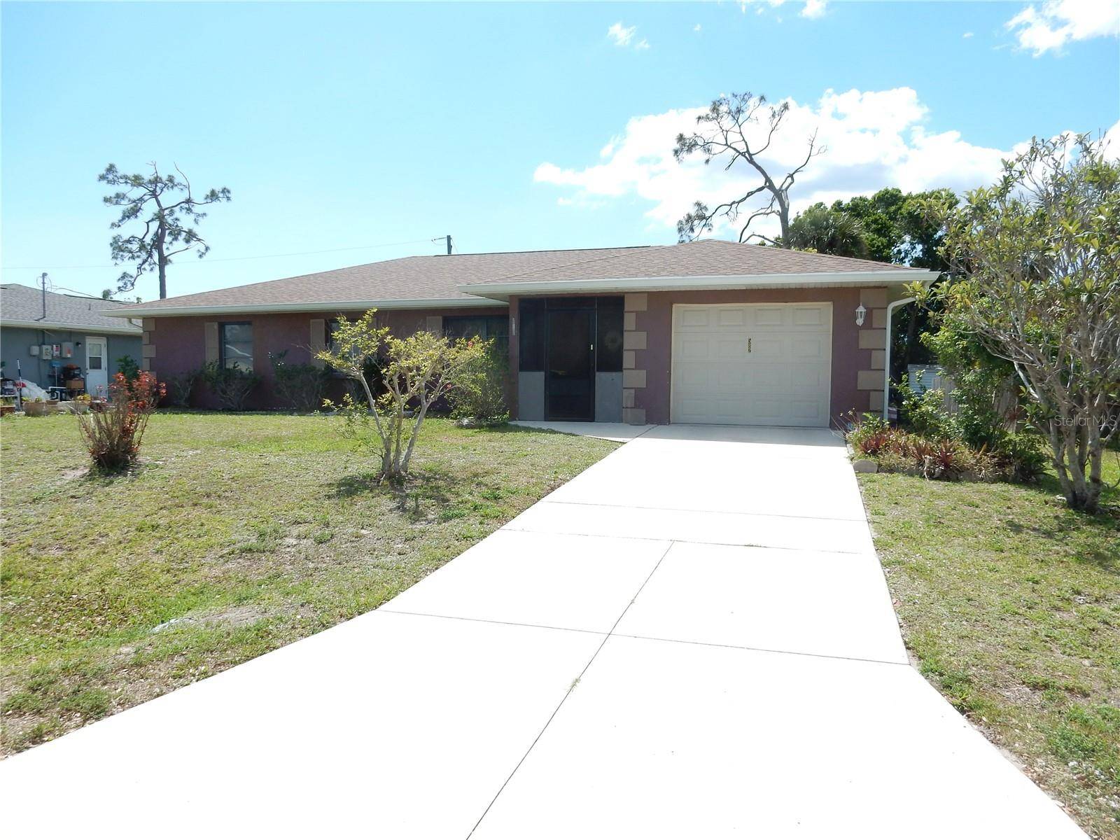 582 READING ST NW, Port Charlotte, FL 33952