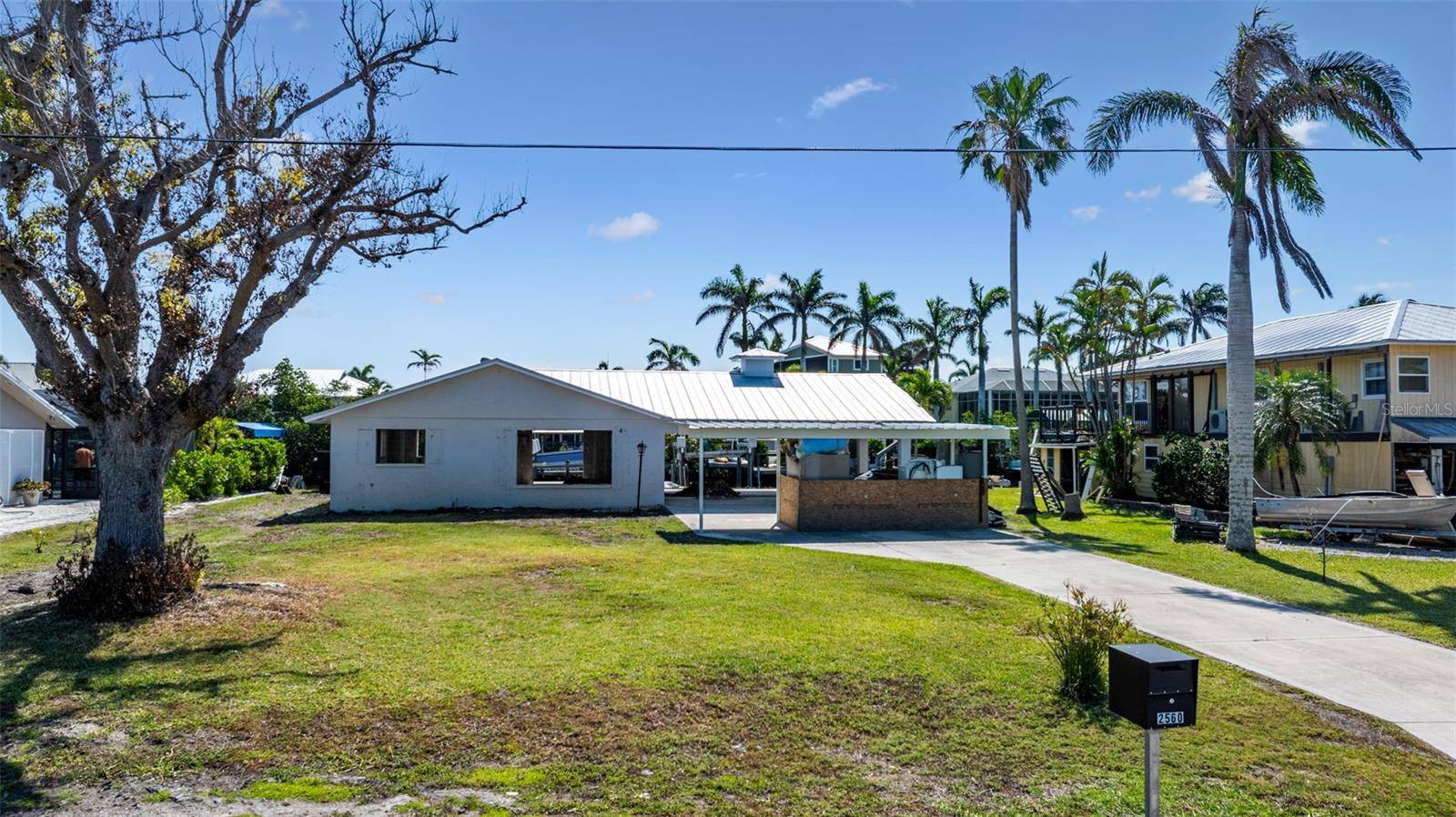 2560 BAYBREEZE ST, St James City, FL 33956