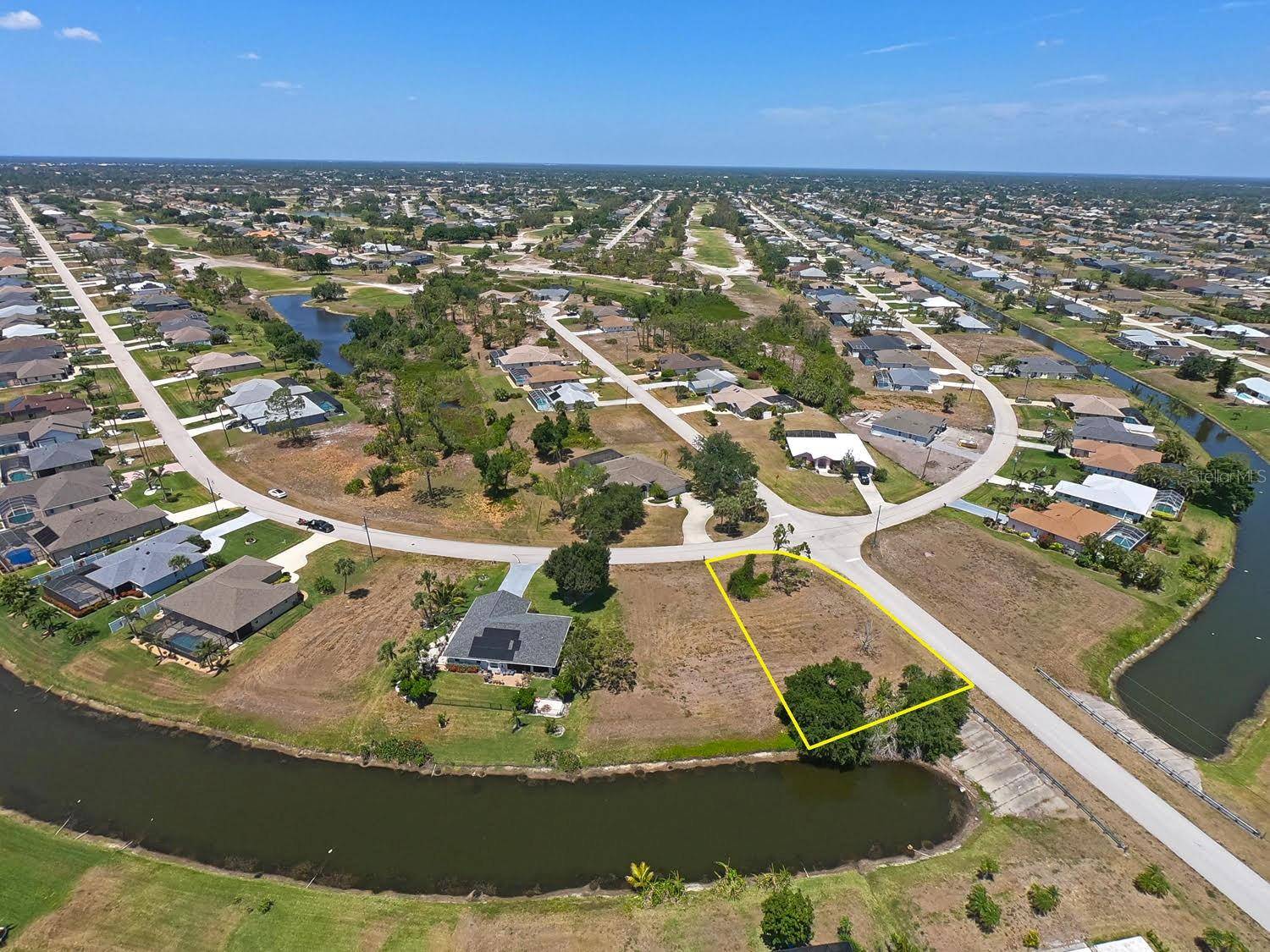 133 FAIRWAY RD, Rotonda West, FL 33947