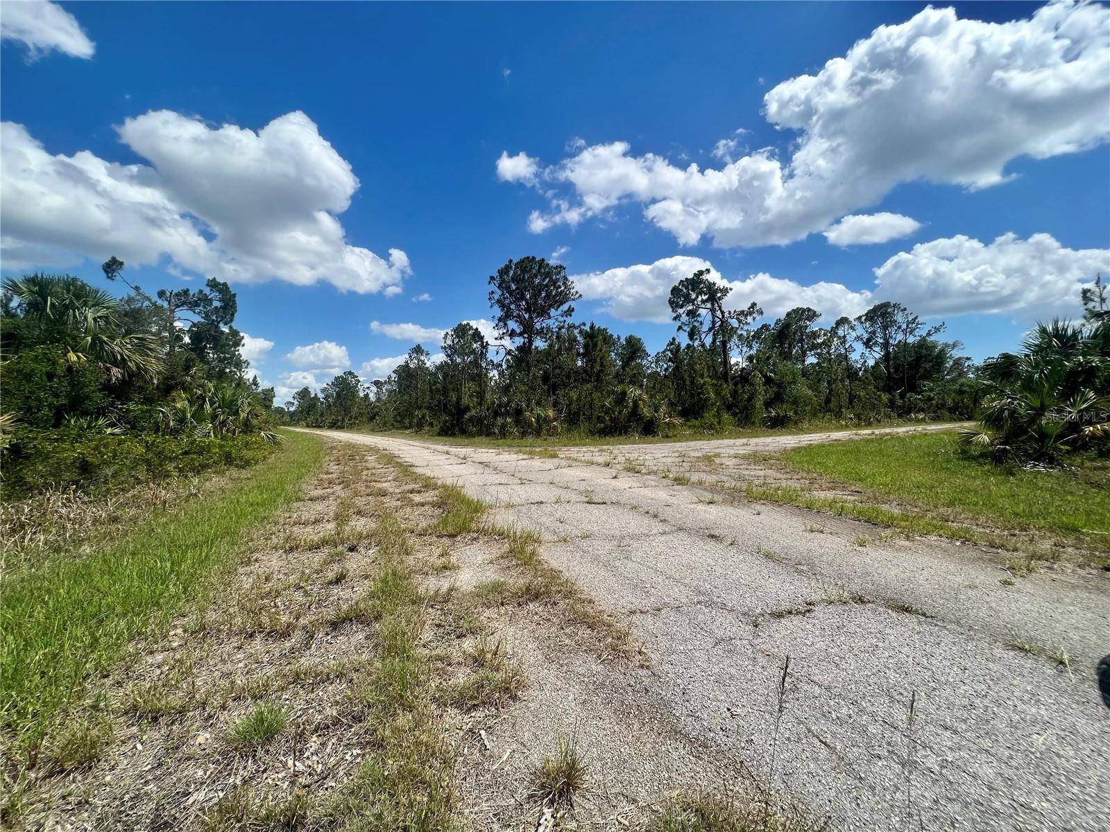 CHINABOX ST, North Port, FL 34288