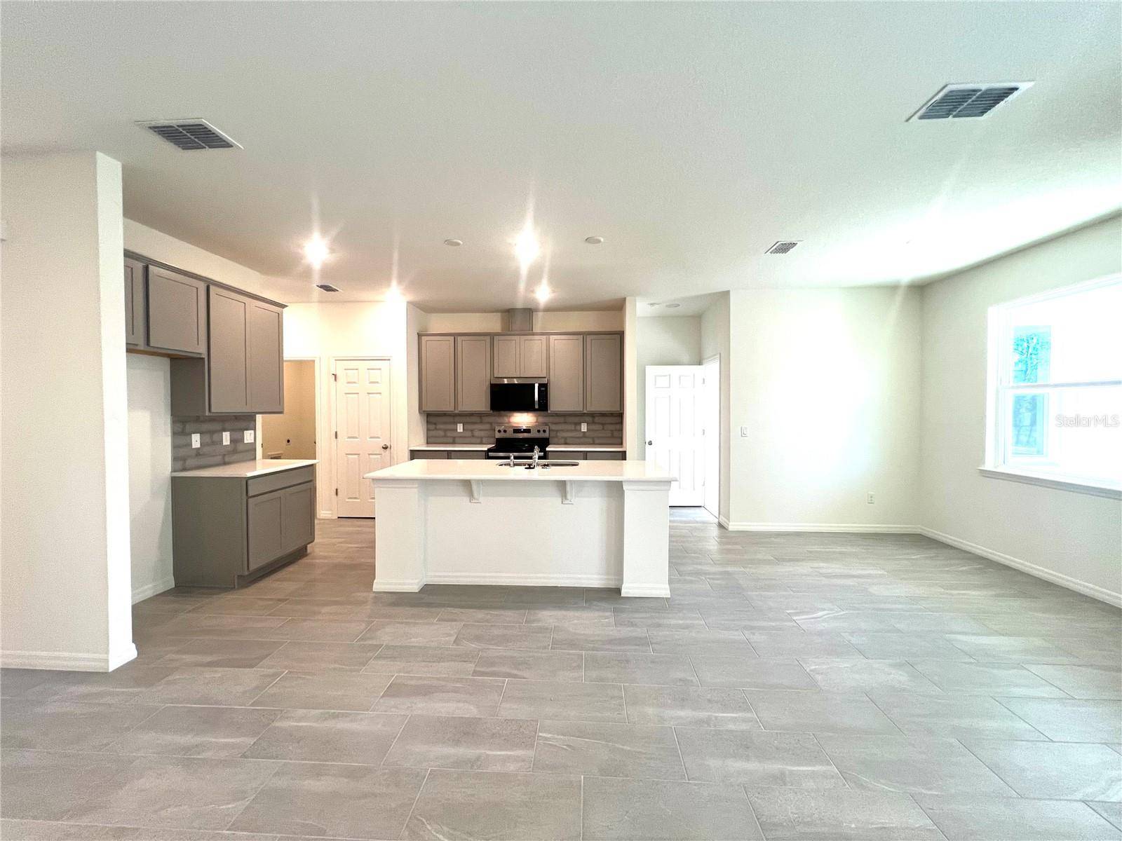 4 LYNBROOK DR, Palm Coast, FL 32137
