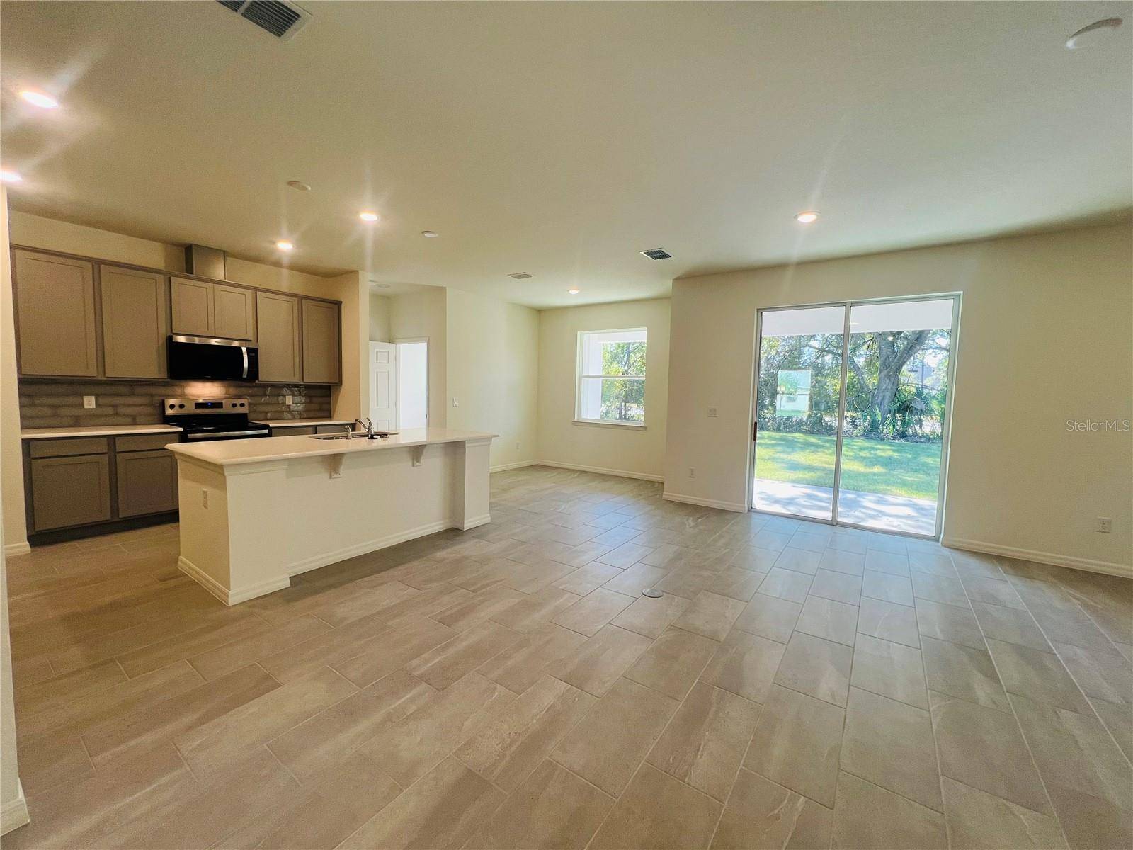 4 LYNBROOK DR, Palm Coast, FL 32137