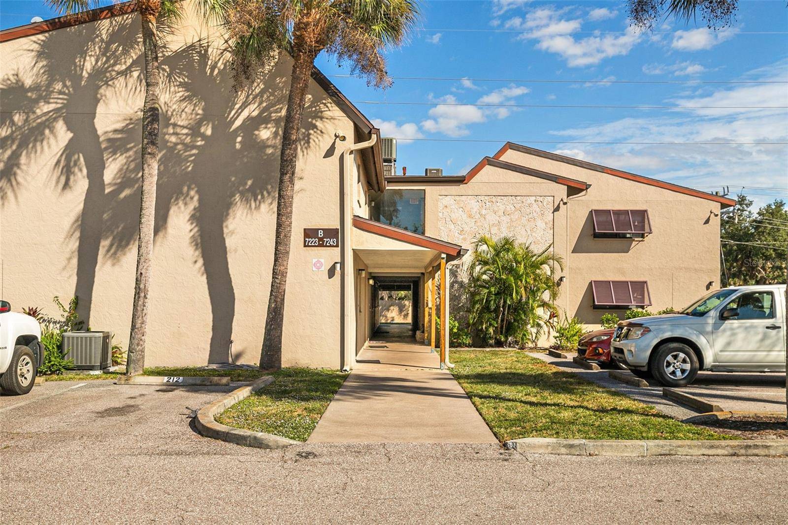 7223 CLOISTER DR #111, Sarasota, FL 34231