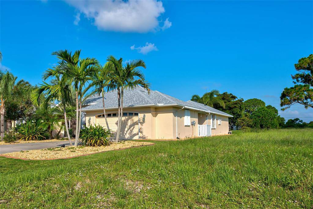 956 BOUNDARY BLVD, Rotonda West, FL 33947