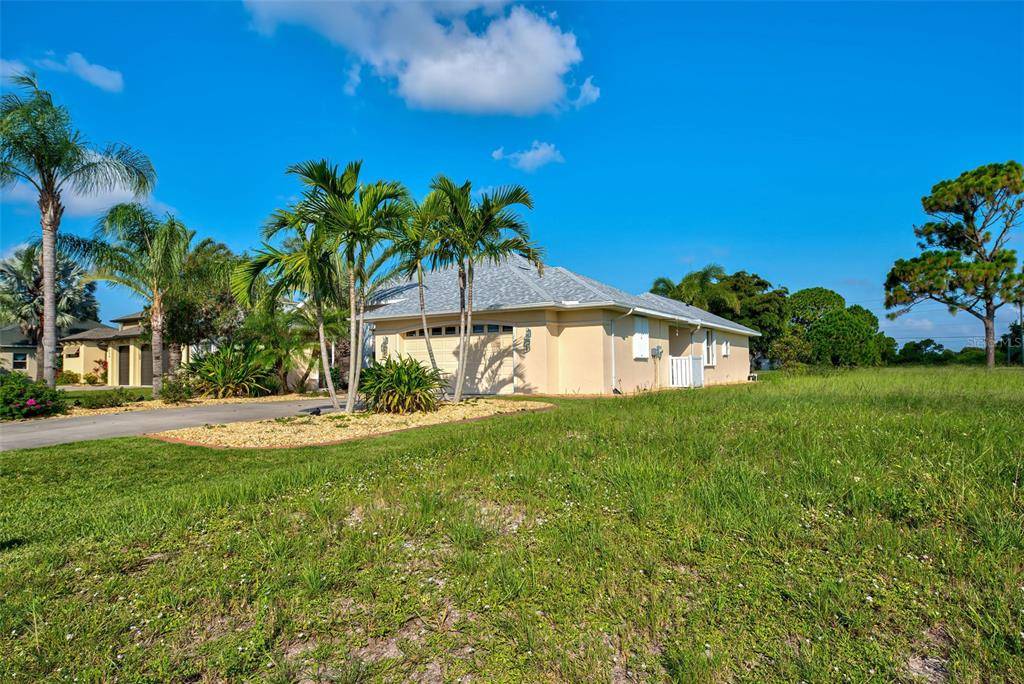 956 BOUNDARY BLVD, Rotonda West, FL 33947