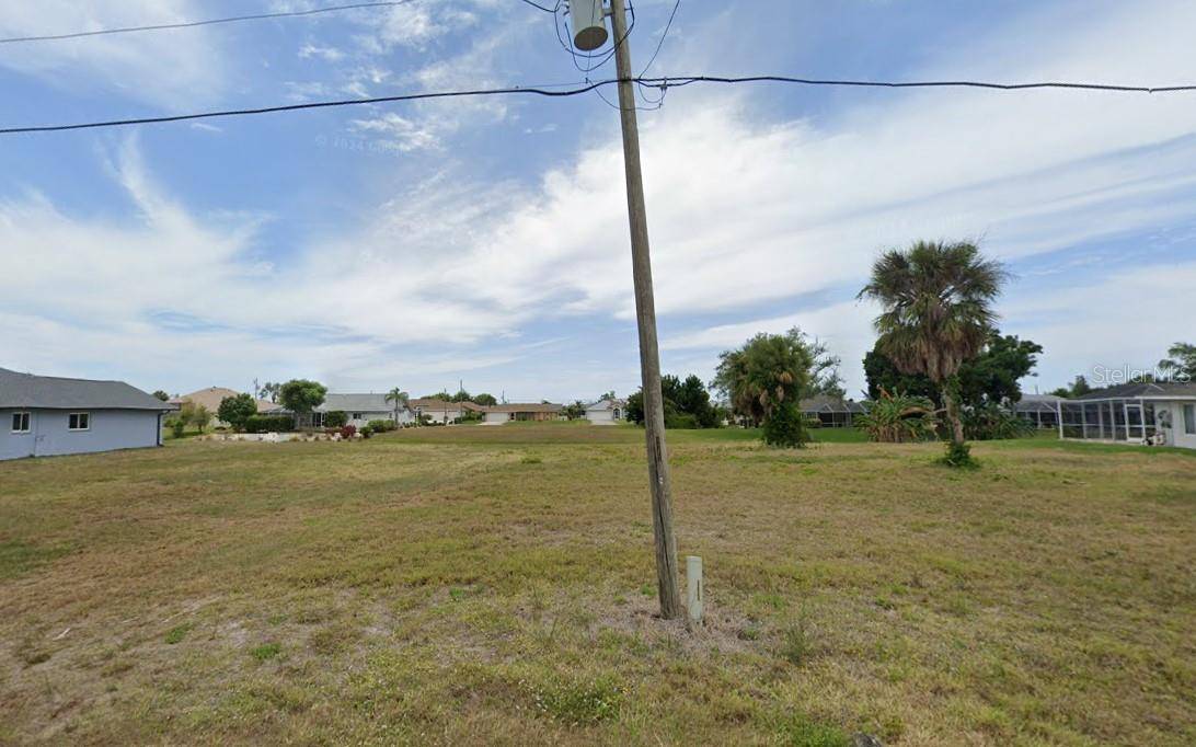 17 FAIRWAY RD, Rotonda West, FL 33947