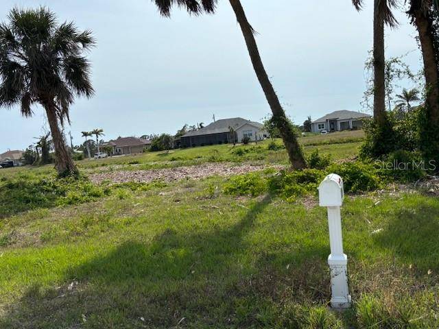 227 & 229 TOURNAMENT RD, Rotonda West, FL 33947