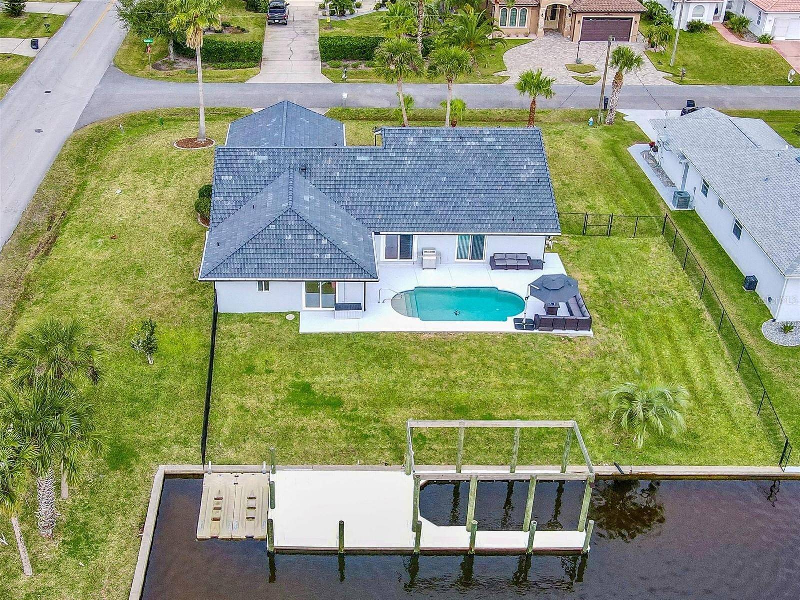 2 CEDAR CT, Palm Coast, FL 32137