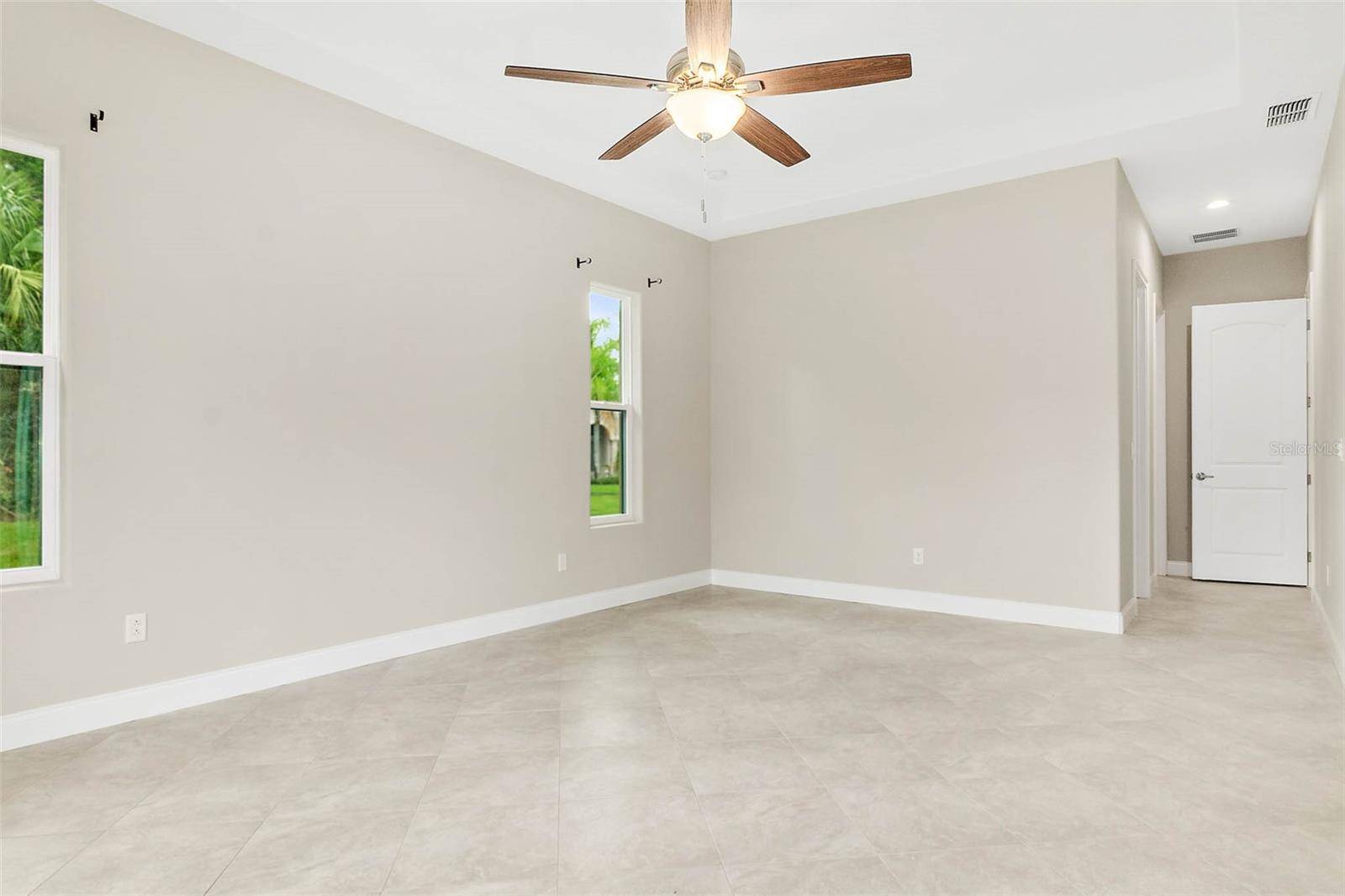 3 WHITE HOLLY PL, Palm Coast, FL 32164